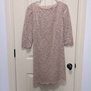 Flattering Jessica Howard dress